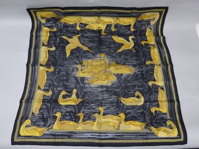 HERMES Paris
Carré en twill de soie imprimé...