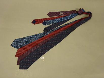 HERMES Paris
Lot de quatre cravates en soie,...