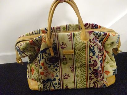 LONGCHAMP
Sac de voyage en velours à motif...