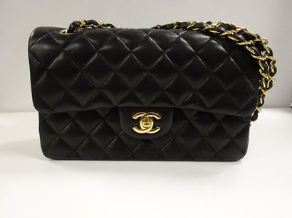 CHANEL, Timeless
Sac de dame en cuir matelassé...