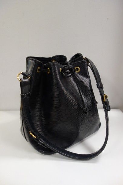 LOUIS VUITTON
Sac modèle Noé en cuir épis...