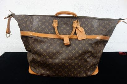 LOUIS VUITTON
Modèle Cruiser en toile monogram,...