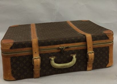 LOUIS VUITTON
Valise modèle Airbus en toile...
