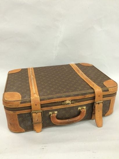 LOUIS VUITTON
Valise modèle Airbus en toile...