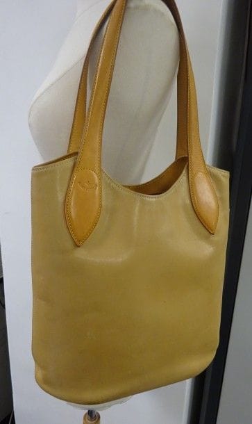 LOUIS VUITTON
Sac cabas en cuir beige et...