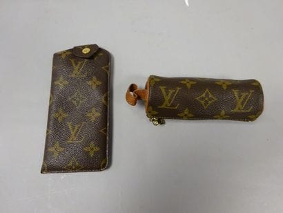 LOUIS VUITTON
Ensemble de deux pochettes...