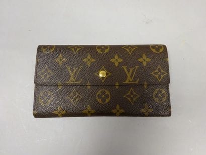 LOUIS VUITTON
Portefeuille en toile monogram,...