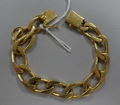 Bracelet en or jaune (750) à maille gourmette.

Poids...