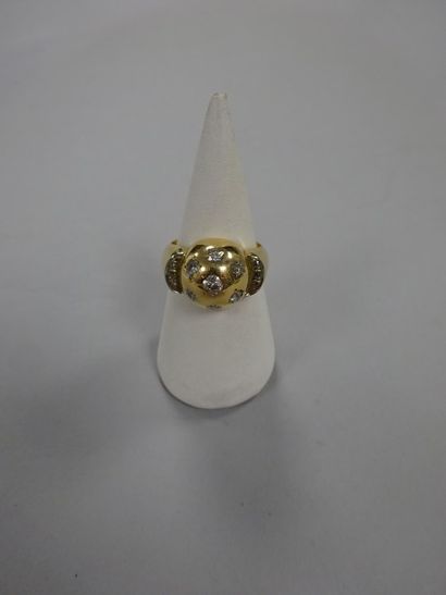 Bague à décor de sphère en or jaune (750)...