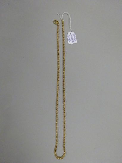 Collier en or jaune (750) à maille torsadée.

Poids...