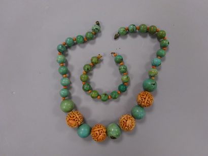 Parure (recomposée) comprenant un collier...