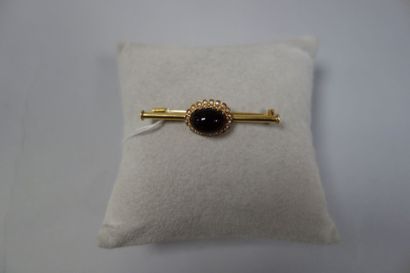 Broche barrette en or jaune (750) ornée d'un...