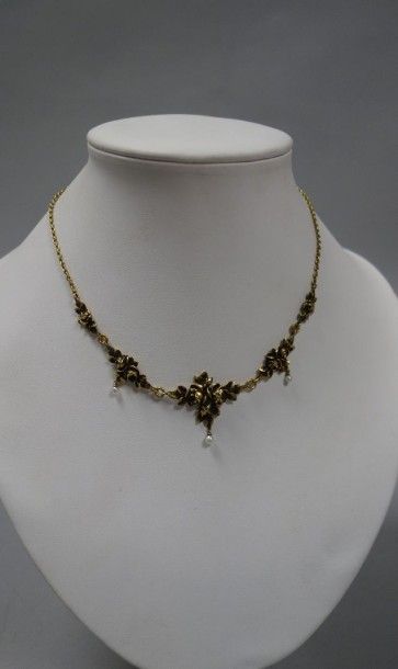 Collier en or jaune (750) formé d'une chaine...