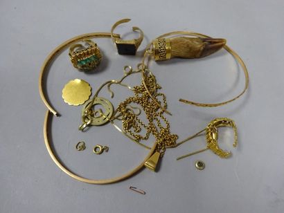 Lot de débris d'or jaune (min 375).
- Poids...