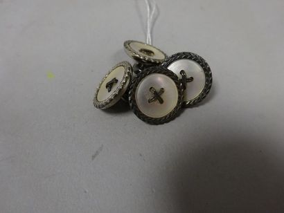 Paire de boutons de manchettes en argent...