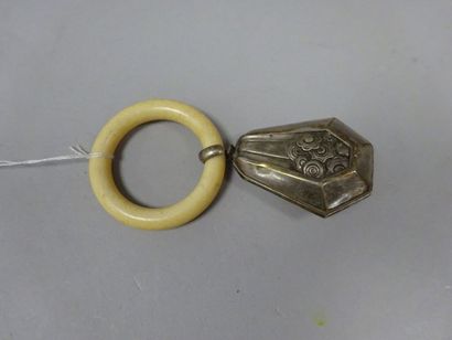 Hochet-grelot polygonal en argent (925) et...