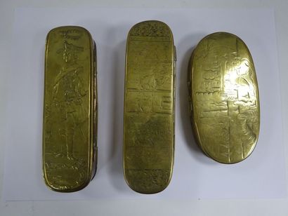 Ensemble de trois tabatières en laiton et...