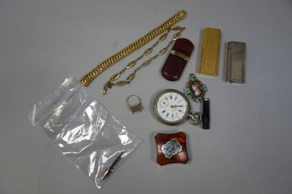 Lot de trois briquets dont deux CARTIER en...