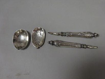 Débris de couverts à bonbon en argent (925)...