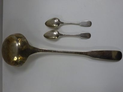 Lot argent (925) :

- une louche,

- deux...