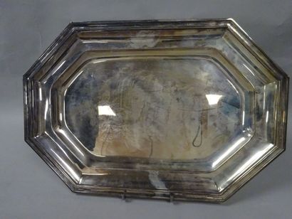 RAVINET D'ENFERT
Plat long ocogonal en argent...