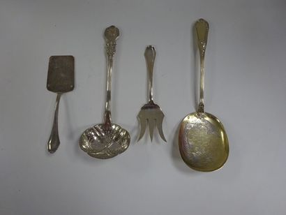 Ensemble de couverts de service en argent...