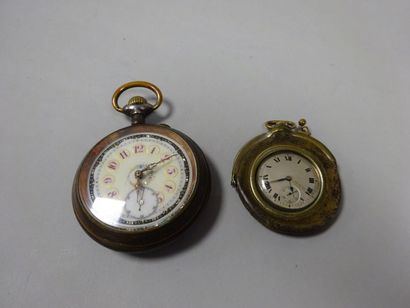 Lot de deux montres en acier dont :

- une...