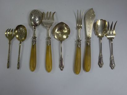 Ensemble de couverts de service comprenant:...