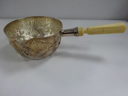 A LA GERBE D'OR
Petite casserole à chocolat...
