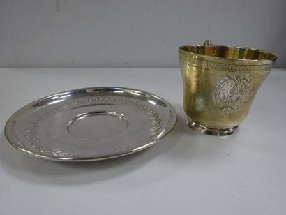 Tasse et sous tasse (rapportée) en argent...