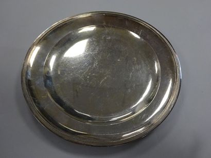 Assiette circulaire en argent (925). 

Poinçon...