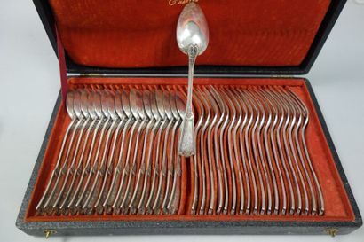 QUEILLE
18 couvets à entremet en argent (925)...