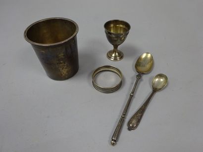 Petit lot d'argent (925) : 

- coquetier...