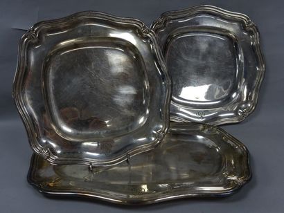 Ensemble de trois plats en métal argenté...