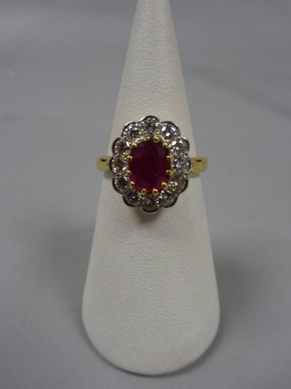 Bague en or jaune (750) ornée d'un rubis...
