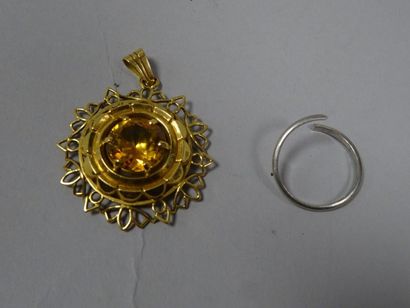 Pendentif en or jaune (750) en étoile en...