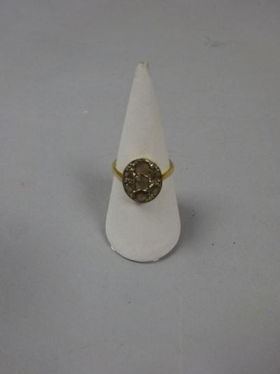 Bague monture en or jaune (750) sertie de...