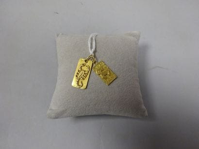 Lot de deux pendentifs rectangulaires en...