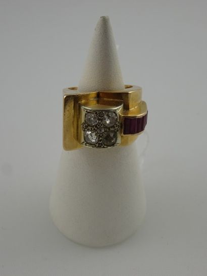 Bague de type tank en or jaune (750) ornée...