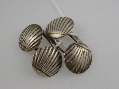 Paire de boutons de cape en argent (925)...