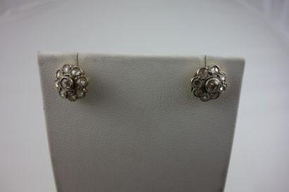 Paire de puces d'oreille en or jaune (750)...