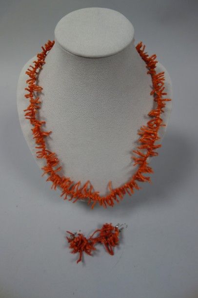 Demi-parure comprenant un collier et une...