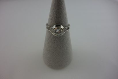 Bague en platine (950) ornée d'un diamant...