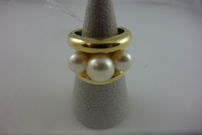 POIRAY

Importante bague jonc en or jaune...