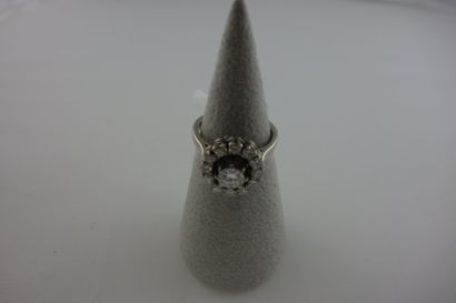 Bague monture en or gris (750) ornée d'un...