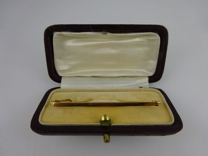 HERMES
Broche épingle en or jaune (750)....