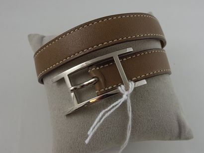 HERMES
Bracelet BEHAPI à double tour en cuir...