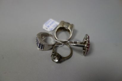 Lot de 4 bagues en argent (925) ornées de...