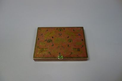Poudrier en métal gravé et émaillé polychrome...