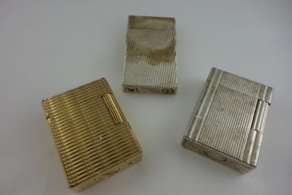 S.T. DUPONT
Lot de trois briquets de poche,...